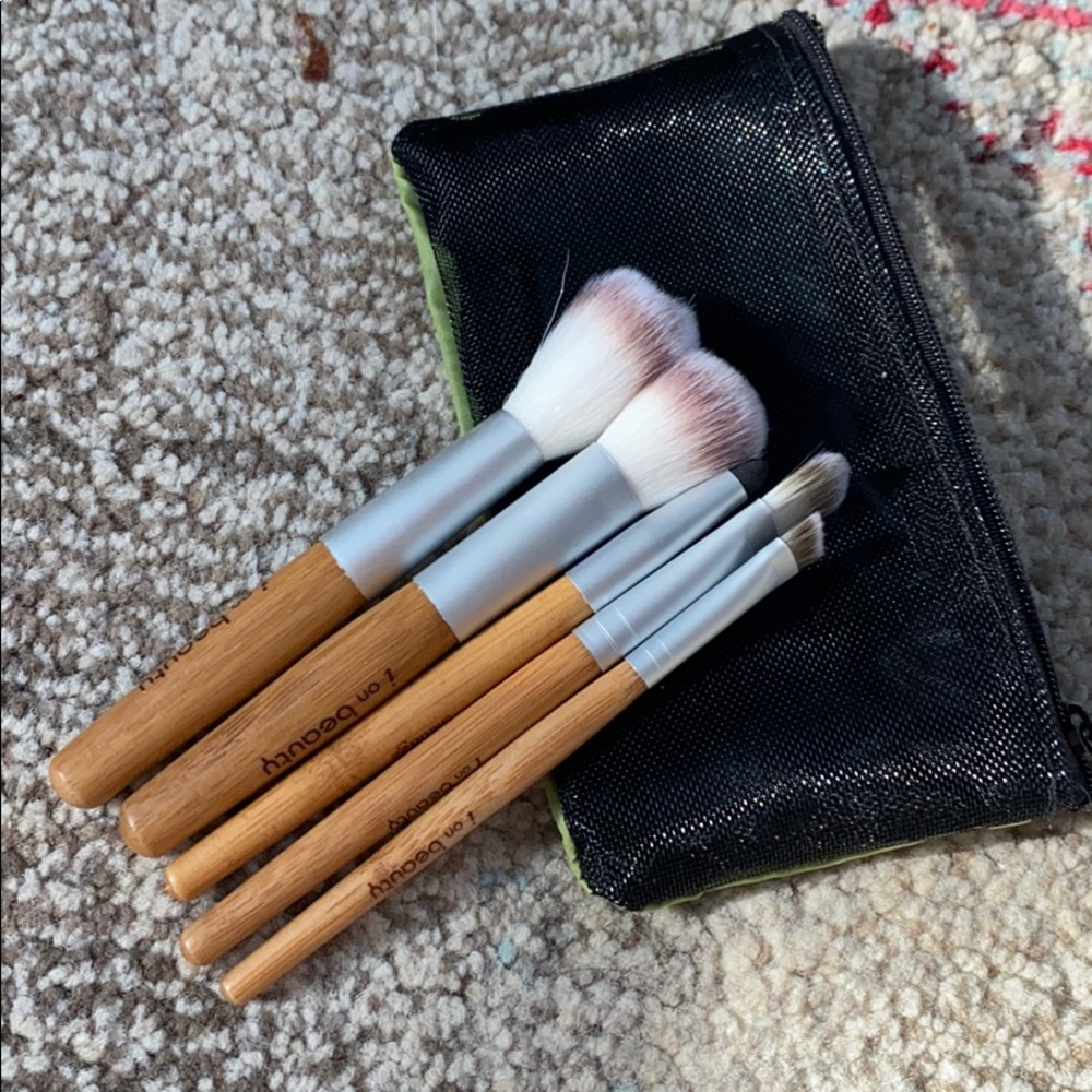 Travel Makeup Brushes
